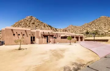 Regardez les photos de l'incroyable villa d'Amber Heard dans le désert californien, l'endroit où l'actrice vit en attendant le verdict de son procès !