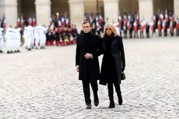 Emmanuel Macron encadre Jean-Luc Mélenchon : "Une fake news".