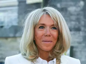 Brigitte Macron : la première dame prend l'initiative face aux fake news transphobes dont elle est victime !