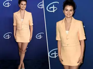 A copier sans modération : L'ensemble rouge corail de Mango, porté par Selena Gomez