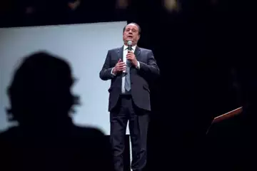 François Hollande : face à Anne-Elsabeth Lemoine dans C à Vous, l'ancien président de la République dévoile le salaire qu'il percevait à l'Élysée.