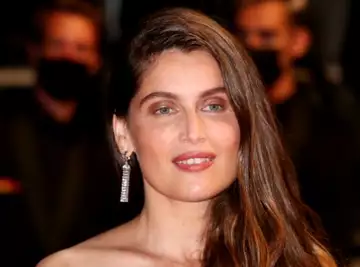 Laetitia Casta : l'actrice de 43 ans enflamme la toile et pose nue pour la nouvelle année