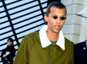 Stromae en diva à ses heures perdues ? Un journaliste atomise le célèbre chanteur et bavarde sur ses exigences démesurées... "Ni David Bowie ni Lady Gaga" ne lui auraient fait de l'ombre !