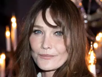 Carla Bruni : cette opération de chirurgie esthétique l'a aidée à s'aimer... Son ex Louis Bertignac révèle tout !