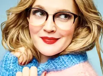 Drew Barrymore : "Flower" sa collection de lunettes abordables est de nouveau disponible chez Atol !