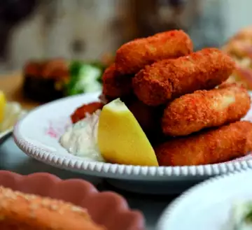Chips d'halloumi à la sauce tomate piquante (de Filakia - Petit café d'Athènes)