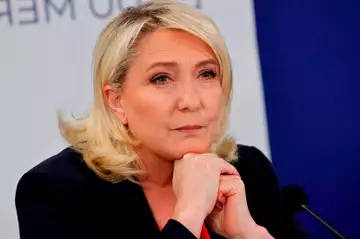 "Au Tableau !" sur Canal+ : Pourquoi Marine Le Pen refuse-t-elle de faire face à Mélissa Theuriau comme les autres candidats à la présidentielle de 2022 ?