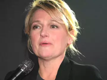 "Surtout, ne faites pas ce geste à la télévision" : un invité tente d'empêcher Anne-Elisabeth Lemoine de commettre l'irréparable !