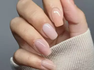 Manucure : ongles longs et durs, effet brillant ... ce vernis à ongles à moins de 10E, qui fait fureur sur TikTok, est une alternative aux ongles en gel