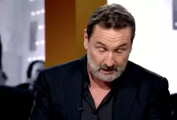 En plein milieu d'une interview de Laurent Delahousse sur France 2, Gilles Lellouche perd ses mots et se montre très ému... cette mort qui l'a renversé !