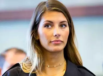 "Je ne ressemble à rien..." Camille Cerf regrette sa nouvelle coupe de cheveux !