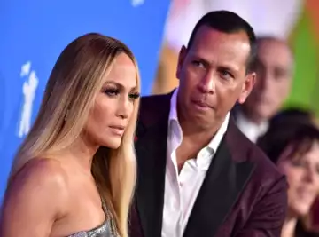 Jennifer Lopez et Ben Affleck se fiancent, réaction embarrassante de l'ex Alex Rodriguez