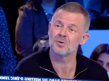 "Je n'ai pas de problème avec les Arabes" : Eric Naulleau se justifie en direct dans TPMP après s'être fait remarquer lors du rassemblement d'Eric Zemmour