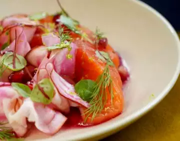 Recette 4 étoiles : saumon glacé à la betterave et à la grenade de Phenice