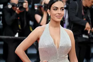 Cannes 2022 : dos nu, décolleté plongeant... Georgina Rodriguez a fait sa première apparition publique depuis le décès de son bébé dans une robe moulante.