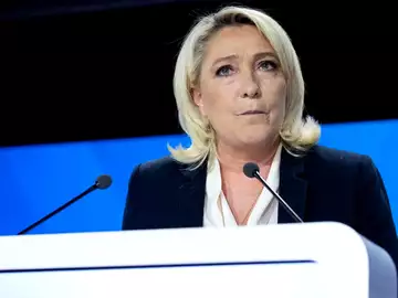 Marine Le Pen agressée en pleine rue : des images choc dévoilées sur le net
