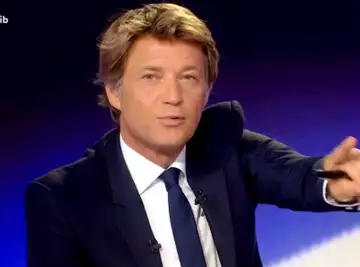 Laurent Delahousse grondé par Marlène Schiappa : ce SMS acide et vindicatif que la ministre lui a envoyé en direct sur France 2 après un commentaire déplacé !