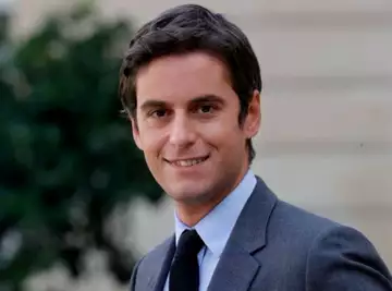 Fin du carnet de vaccination ? Gabriel Attal confiant annonce une possible suppression pour "fin mars, début avril