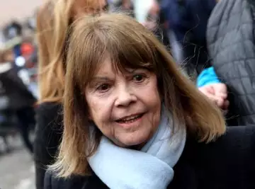 Chantal Goya : la chanteuse de 79 ans a-t-elle dû subir une opération ? Sa réponse sans tabou