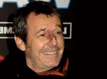 Jean-Luc Reichmann pose aux côtés de sa grand-mère centenaire Georgette : les internautes s'étonnent de leur ressemblance !