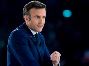 Anne-Claire Coudray se fait sermonner en direct sur TF1 par Emmanuel Macron, qui l'accuse de faire des "raccourcis" !
