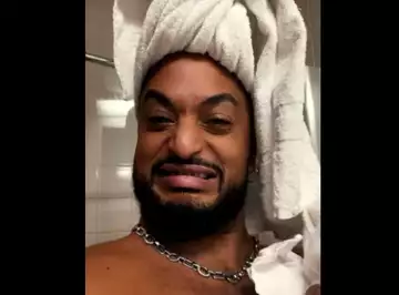 "Y a un mec à la télé avec un nom de famille du bled" Slimane clashe Eric Zemmour en chanson!