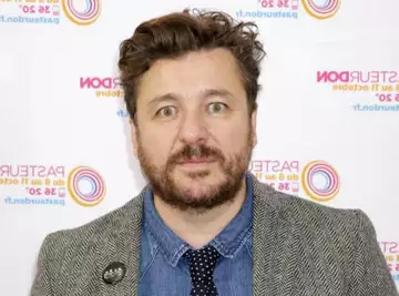 Bruno Guillon dénigre le mouvement anti-axen et se fait tacler pour cela !