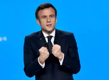Sur France 3, dans "Dimanche en politique", grosse tension quand Emmanuel Macron est interrogé sur l'affaire McKinsey !