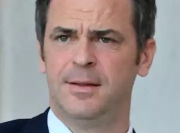 "Le Covid ne baisse plus, il monte même" : face au "rebond" du virus, Olivier Véran fait part de son inquiétude...