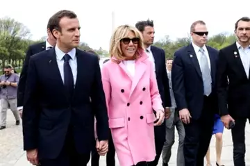Emmanuel Macron : cette escapade romantique avec Brigitte a été interrompue... par un candidat de "Dancing with the Stars" !