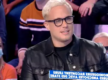 "Il regardait sous ses semelles" : un chroniqueur de TPMP fait dans son froc face à une star de la chanson française