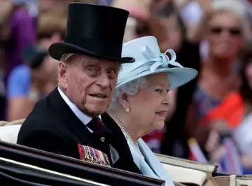 "Oh, tais-toi, idiote" : Elizabeth II taclée par son mari le prince Philip, en privé c'était la guerre !