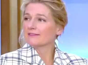 C à Vous : Isabelle Nanty s'amuse de la dernière gaffe d'Anne-Elizabeth Lemoine !