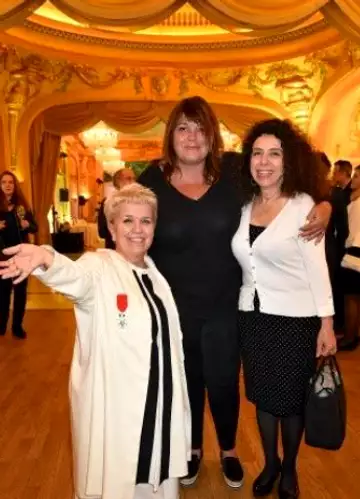 "Joséphine, ange gardien" : le trio Mimie Mathy, Michèle Bernier et Isabelle de Botton se reforme à l'occasion du 100e épisode !