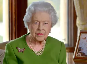 "Elle ne se remettra jamais" : ces nouvelles alarmantes concernant la nouvelle reine Elizabeth II, à nouveau affaiblie, ont été publiées par le quotidien britannique The Guardian.