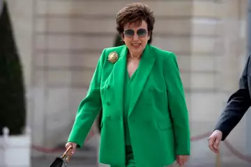 Cetelem, Elizabeth II, Télétubbie, Elton John, Stabilo fluo... ces surnoms hilarants donnés à Roselyne Bachelot en tailleur-pantalon vert lors de l'investiture d'Emmanuel Macron !