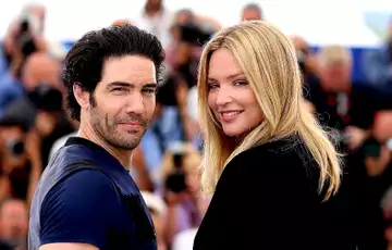 Virginie Efira et Tahar Rahim au Festival de Cannes - une robe noire fendue et décolletée.