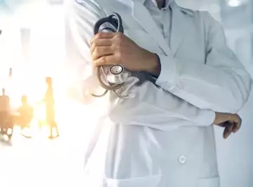 Il souffre de problèmes respiratoires... Les médecins, choqués, font une terrible découverte
