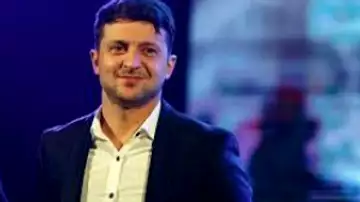Talons hauts et crop top à paillettes : le président ukrainien Volodymyr Zelensky parodie Beyoncé dans un clip hallucinant !