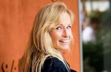 Estelle Lefébure : bikini et corps de rêve en plein hiver - à 55 ans, le mannequin enflamme la toile !