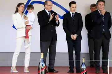 Charlotte Casiraghi en crop top avec le ventre à l'air ? Oups la princesse de Monaco en dévoile (un peu) trop !