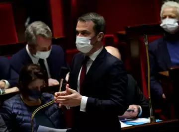 #Vancharlatan... Le ministre de la Santé Olivier Véran se fait lyncher sur Internet après ses récentes annonces. Le hashtag en dit long sur la colère des Français.