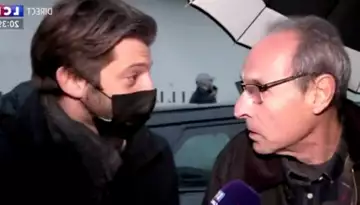 Die LCI-Journalisten haben in einer Anti-Axus-Demonstration ein Schock-Video aufgenommen: "On devrait vous péter la gueule", "suc**r du gouvernement", "bande d'enfoirés".