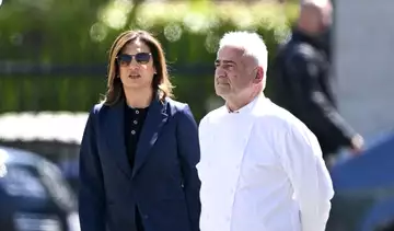 Guy Savoy et Sonia Mabrouk lors des funérailles d'Antoine Alléno : Le couple discret soudé dans l'émotion
