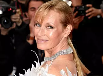 Estelle Lefébure en deuil : son ex-mari David Hallyday lui apporte un soutien précieux