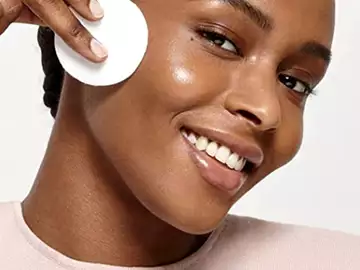 Pores dilatés : ce peeling qui lisse la peau et éradique les points noirs en 30 secondes coûte moins de 9E