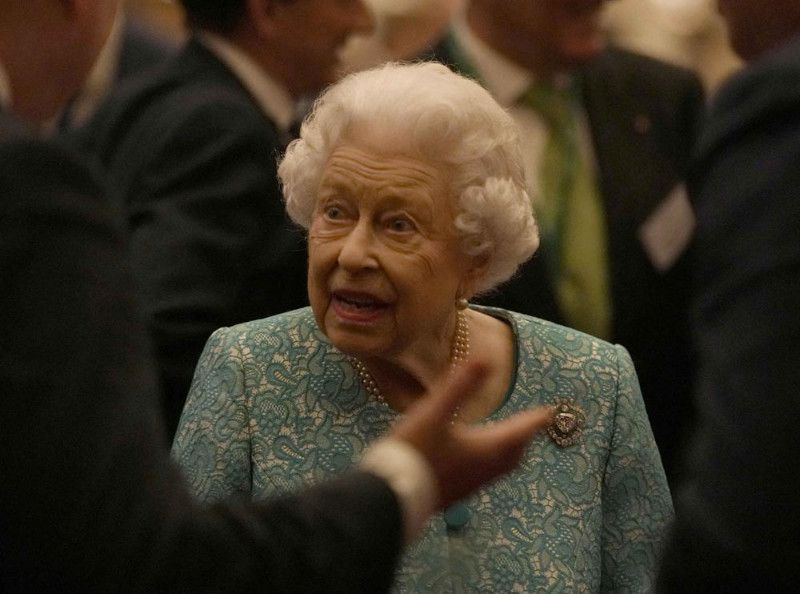 Eric Zemmour au milieu d'une controverse : Que fait Elizabeth II sur son compte Twitter ?