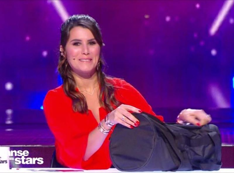 DALS : Karine Ferri fouille le sac de Chris Marques en direct sur scène ... et trouve un effet personnel de Denitsa Ikonomova, malaise sur scène