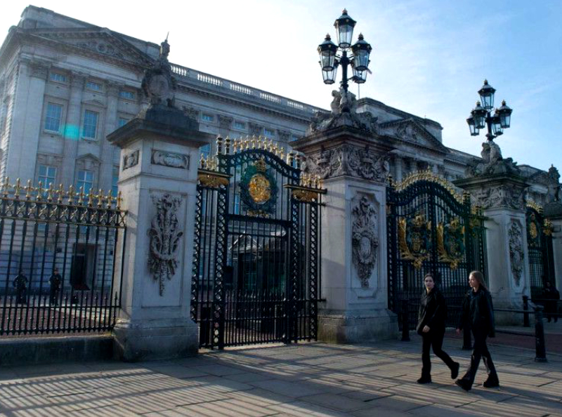 Nouvelle faille de sécurité à Buckingham Palace : un homme armé d'un couteau pénètre à l'intérieur