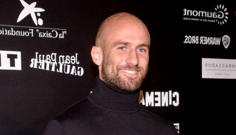 François Alu montre le haut de son corps : le juré de "DALS" plus HOTER que jamais !
